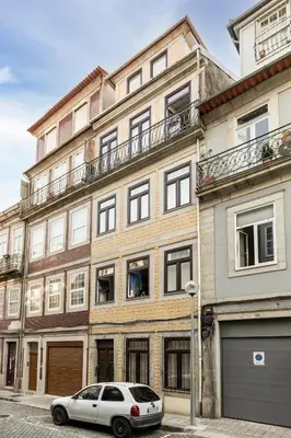 a white car parked in front of a building at OPO Alegria 119 in Porto