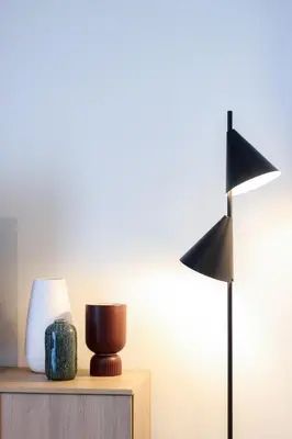 a desk with a lamp and a vase on it at HM - ISSY Oporto Apartment in Porto