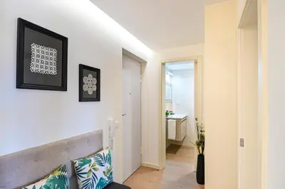 a room with a bench and a hallway with a bathroom at Lapa City Flat Porto - by Guest SPA in Porto