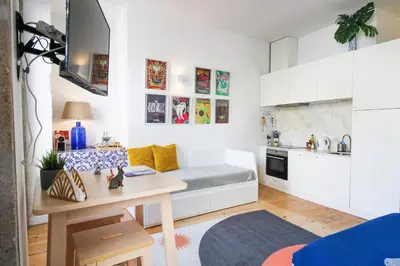 a small apartment with a desk and a kitchen at Historic Oldtown Getaway in Porto