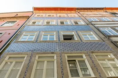 a tall building with many windows on it at Riverside Cozy Studio by LovelyStay in Porto