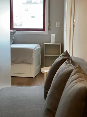a bedroom with a bed and a window at Lindo apartamento em Gaia ao lado Bodegas in Vila Nova de Gaia