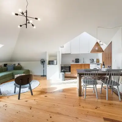 GuestReady - Spacious and modern Apt W/ Skylight