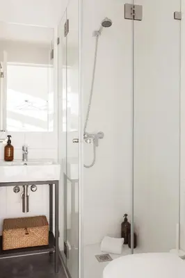 a bathroom with a shower and a sink at VIVA Alameda Suites - River Guest House in Porto