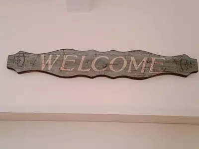 a sign that says welcome on a piece of wood at Duke Street Guest House in Porto
